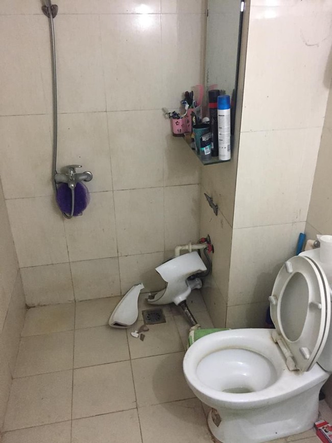 Chàng trai méo mặt khi bạn cùng phòng đưa người yêu về rồi vào nhà vệ sinh làm chuyện mờ ám đến mức vỡ lavabo - Ảnh 1.