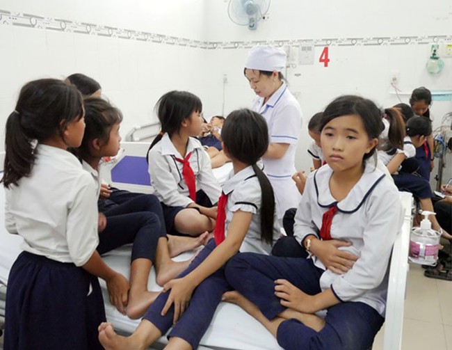 Hàng chục học sinh Ninh Thuận nhập viện nghi do ngộ độc sữa - Ảnh 1.