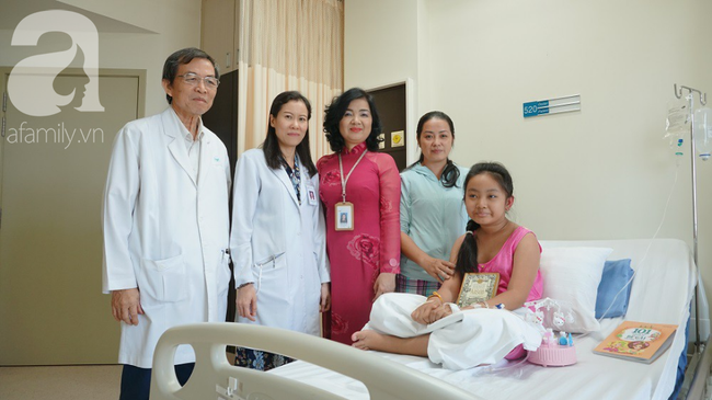 Bé gái mới 9 tuổi đã bị bệnh nặng ở đĩa đệm, mẹ gõ cửa 4 bệnh viện tìm cách cứu con - Ảnh 4.