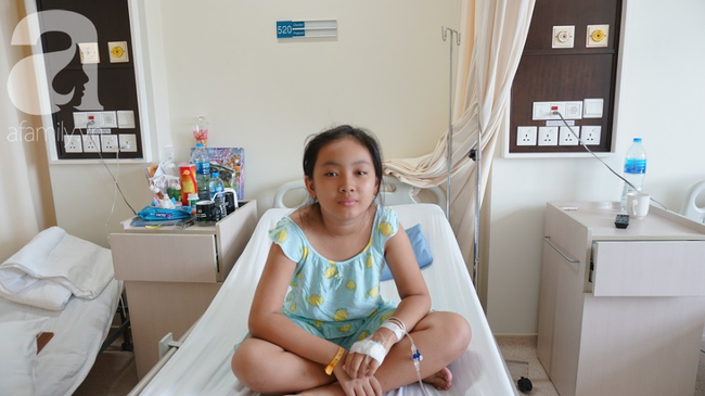 Bé gái mới 9 tuổi đã bị bệnh nặng ở đĩa đệm, mẹ gõ cửa 4 bệnh viện tìm cách cứu con - Ảnh 1.