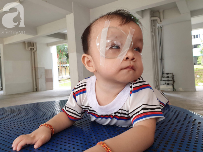 Bé trai 15 tháng tuổi có nguy cơ mù vĩnh viễn, người mẹ trẻ khóc cạn nước mắt đi tìm ánh sáng cho con - Ảnh 7.