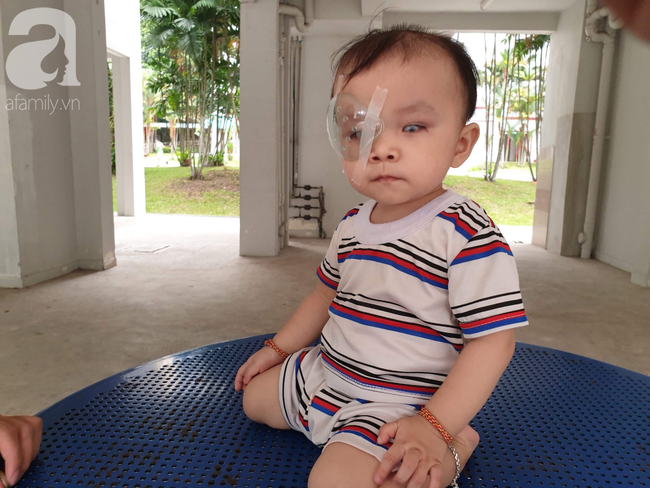 Bé trai 15 tháng tuổi có nguy cơ mù vĩnh viễn, người mẹ trẻ khóc cạn nước mắt đi tìm ánh sáng cho con - Ảnh 14.