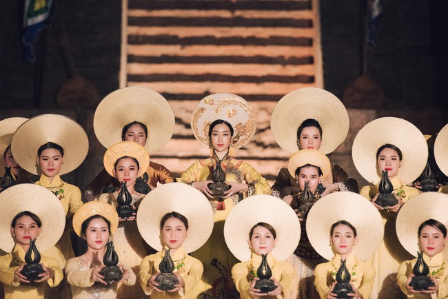 Hoa hậu Đỗ Mỹ Linh đẹp huyền bí, nổi bật nhất Lễ hội Trầm hương - Ảnh 10.