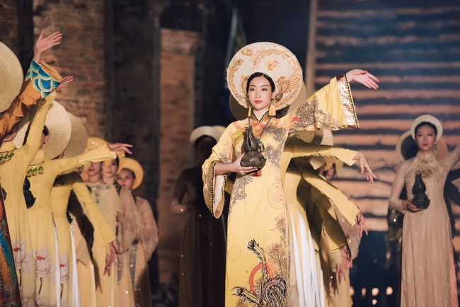 Hoa hậu Đỗ Mỹ Linh đẹp huyền bí, nổi bật nhất Lễ hội Trầm hương - Ảnh 5.