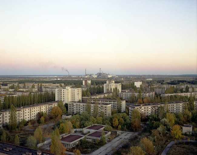 33 năm sau khi thảm họa nổ nhà máy hạt nhân Chernobyl đi qua bỏ lại thị trấn hoang vu vắng bóng người và những câu chuyện kể rùng rợn - Ảnh 1.