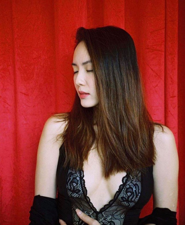 Ca sĩ Phương Linh diện áo mỏng tang khoe trọn vòng 1 ở tuổi 35, chặt đẹp hội chị em 9x hở bạo mùa lễ - Ảnh 2.