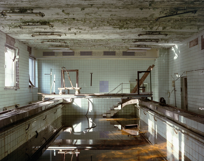 33 năm sau khi thảm họa nổ nhà máy hạt nhân Chernobyl đi qua bỏ lại thị trấn hoang vu vắng bóng người và những câu chuyện kể rùng rợn - Ảnh 4.