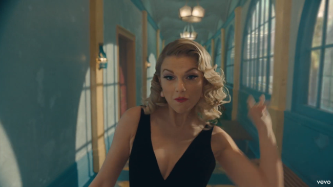 Không làm xà nữ nữa, Taylor Swift hóa bướm đủ màu trong MV mới cực hot - Ảnh 2.