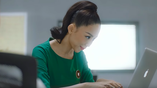 Tóc Tiên ăn mặc thường thường, làm gái công sở ngoan hiền vẫn đẹp khí chất - Ảnh 4.