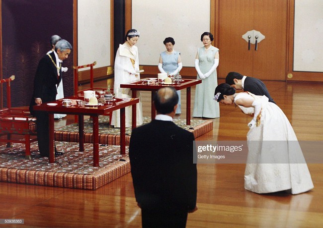 Tân Nhật hoàng Naruhito và vương phi u sầu Masako: Mối tình sét đánh, 6 năm theo đuổi, 3 lần cầu hôn và lời hứa bảo vệ em đến trọn đời - Ảnh 10.