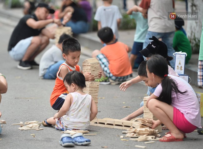 Khu vui chơi, trung tâm thương mại, rạp phim ở Thủ đô đông đúc trong ngày đầu nghỉ lễ - Ảnh 11.