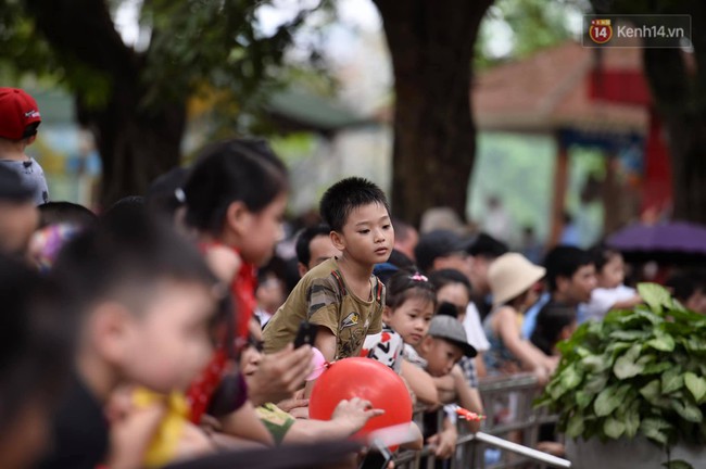 Khu vui chơi, trung tâm thương mại, rạp phim ở Thủ đô đông đúc trong ngày đầu nghỉ lễ - Ảnh 3.