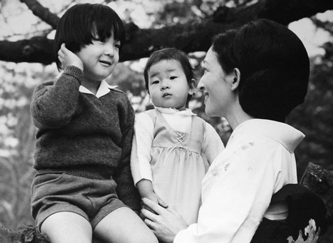 Hoàng hậu Michiko đã phá vỡ quy tắc nuôi dạy của Hoàng gia Nhật như thế nào mà khiến cả dân Nhật ngưỡng mộ và tự hào - Ảnh 5.