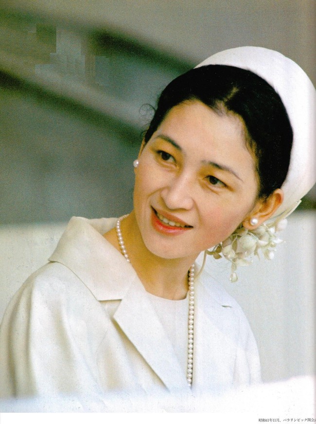 Hoàng hậu Michiko: Nữ nhân xuất thân thường dân vĩ đại nhất cung điện Nhật, tài sắc vẹn toàn khiến nhà vua say đắm suốt hơn 60 năm - Ảnh 7.