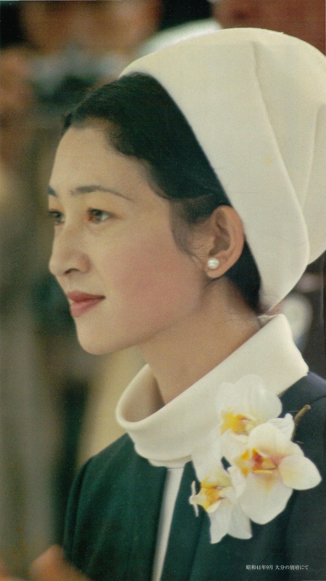 Hoàng hậu Michiko: Nữ nhân xuất thân thường dân vĩ đại nhất cung điện Nhật, tài sắc vẹn toàn khiến nhà vua say đắm suốt hơn 60 năm - Ảnh 8.