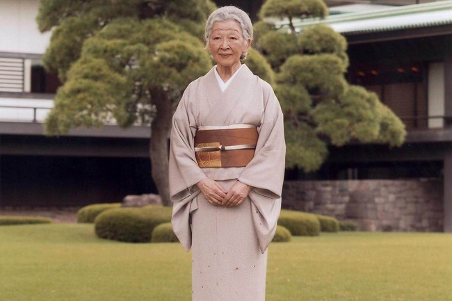 Hoàng hậu Michiko: Nữ nhân xuất thân thường dân vĩ đại nhất cung điện Nhật, tài sắc vẹn toàn khiến nhà vua say đắm suốt hơn 60 năm - Ảnh 11.