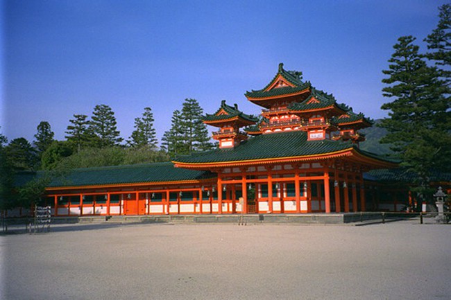 Hoàng cung Nhật Bản trang nghiêm và đầy chất thơ nép mình bên cạnh sự hiện đại chóng mặt của đô thị - Ảnh 3.
