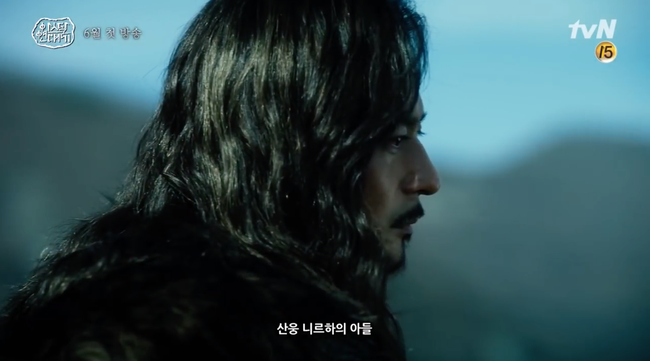 Song Joong Ki lép vế hoàn toàn trước thần thái đỉnh cao của Jang Dong Gun trong trailer phim mới - Ảnh 1. Song Joong Ki lép vế hoàn toàn trước thần thái đỉnh cao của Jang Dong Gun trong trailer phim mới - Ảnh 1.