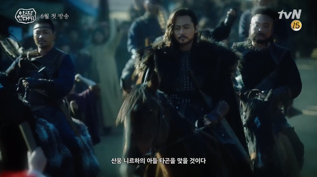 Song Joong Ki lép vế hoàn toàn trước thần thái đỉnh cao của Jang Dong Gun trong trailer phim mới - Ảnh 2. Song Joong Ki lép vế hoàn toàn trước thần thái đỉnh cao của Jang Dong Gun trong trailer phim mới - Ảnh 2.