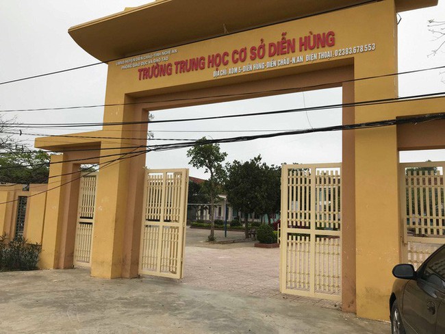 Buộc thôi học có thời hạn nhóm nữ sinh bắt bạn quỳ rồi tát liên tục vào mặt - Ảnh 3.