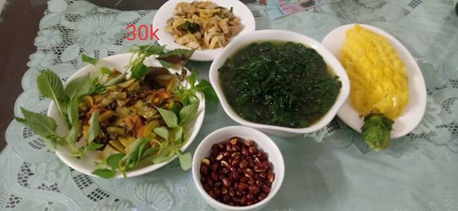 Khoe loạt mâm cơm 4 người ăn chưa đến 50k, vợ trẻ khiến chị em hoang mang cho đến khi tiết lộ điều này - Ảnh 1.