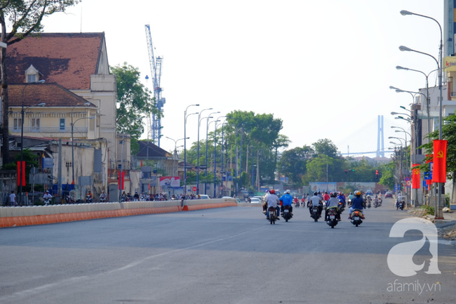 Có một Sài Gòn ngày 30/4 vắng như Tết khiến nhiều người ngỡ ngàng, người xa quê thích thú - Ảnh 1.