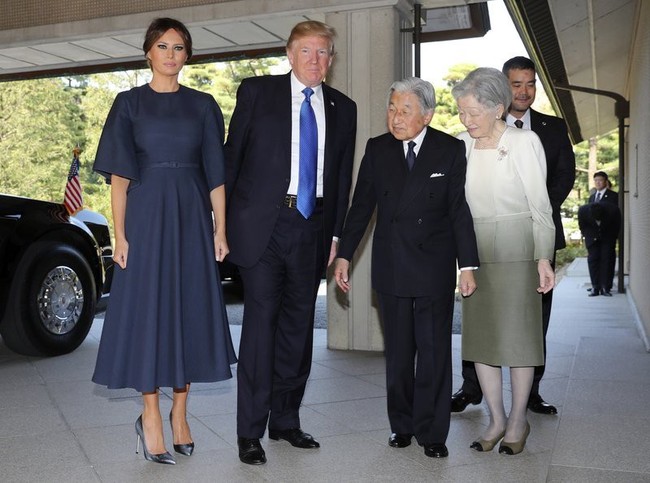 Tổng thống Mỹ Donald Trump dành sự cảm kích chân thành cho cựu Nhật hoàng Akihito và trở thành chính khách đầu tiên diện kiến Tân Nhật hoàng Naruhito - Ảnh 2.