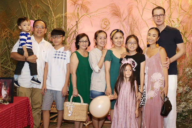 Con gái Đoan Trang xinh như thiên thần trong tiệc sinh nhật lộng lẫy mừng 5 tuổi - Ảnh 21.