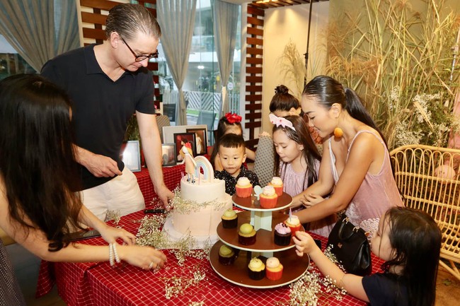 Con gái Đoan Trang xinh như thiên thần trong tiệc sinh nhật lộng lẫy mừng 5 tuổi - Ảnh 22.