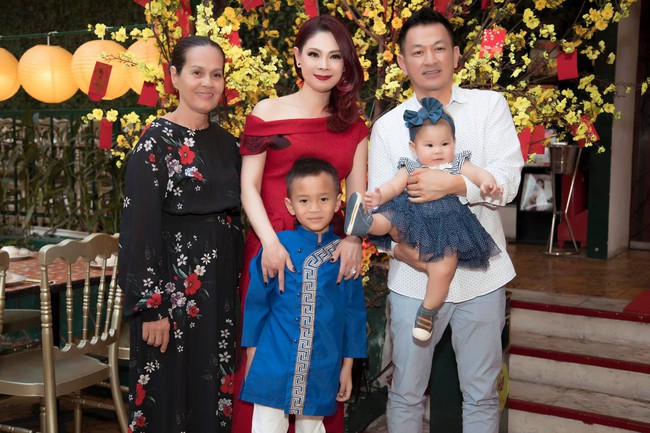 Thanh Thảo khổ tâm vì bất đồng quan điểm nuôi con với mẹ: Mỗi khi con từ ngoại trở về, con như 1 đứa trẻ khác vậy, con không chịu tự làm gì cả - Ảnh 1. Thanh Thảo khổ tâm vì bất đồng quan điểm nuôi con với mẹ: Mỗi khi con từ ngoại trở về, con như 1 đứa trẻ khác vậy, con không chịu tự làm gì cả - Ảnh 1.