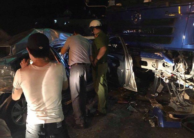 Thừa Thiên Huế: Tai nạn giữa ô tô và xe tải, 2 mẹ con tử vong tại chỗ, 3 người nguy kịch - Ảnh 2.