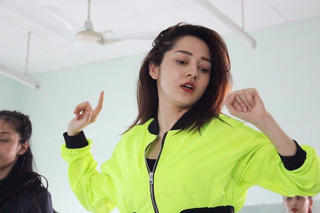 Nữ chúa Bảo Anh khoe vòng eo thon gọn chăm chỉ tập luyện cùng vũ đoàn - Ảnh 7. Nữ chúa Bảo Anh khoe vòng eo thon gọn chăm chỉ tập luyện cùng vũ đoàn - Ảnh 7.