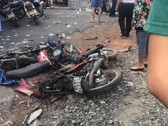 Bình Phước: Xe tải tông một loạt người đi xe máy, một phụ nữ chết thảm - Ảnh 2.