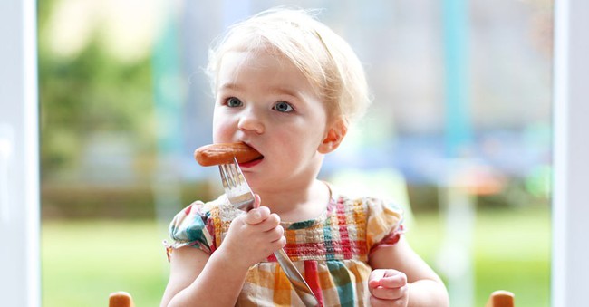 3 loại thực phẩm đã bị các bác sĩ nhi khoa đưa vào danh sách đen, cha mẹ tuyệt đối không cho trẻ dưới 2 tuổi ăn - Ảnh 2.
