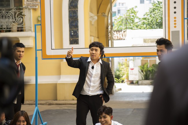 Running Man bản Việt tập 1: Yoo Jae Suk bất ngờ xuất hiện, Trấn Thành mạnh mẽ xé bảng tên cả đội  - Ảnh 3.