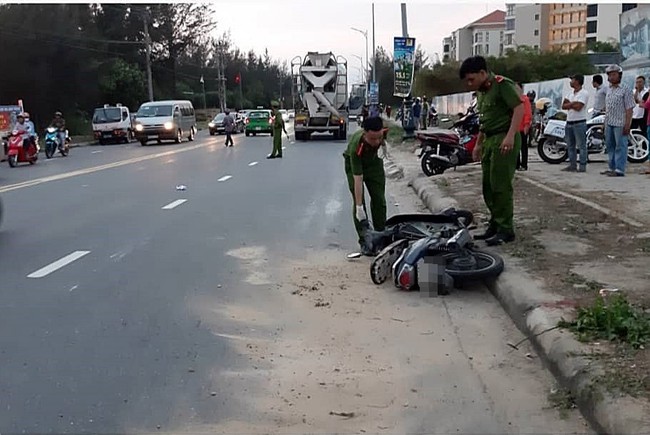 Nữ công nhân bị xe bồn kéo lê gần 20 mét, tử vong thương tâm trên đường đi làm về gần đến nhà - Ảnh 1.