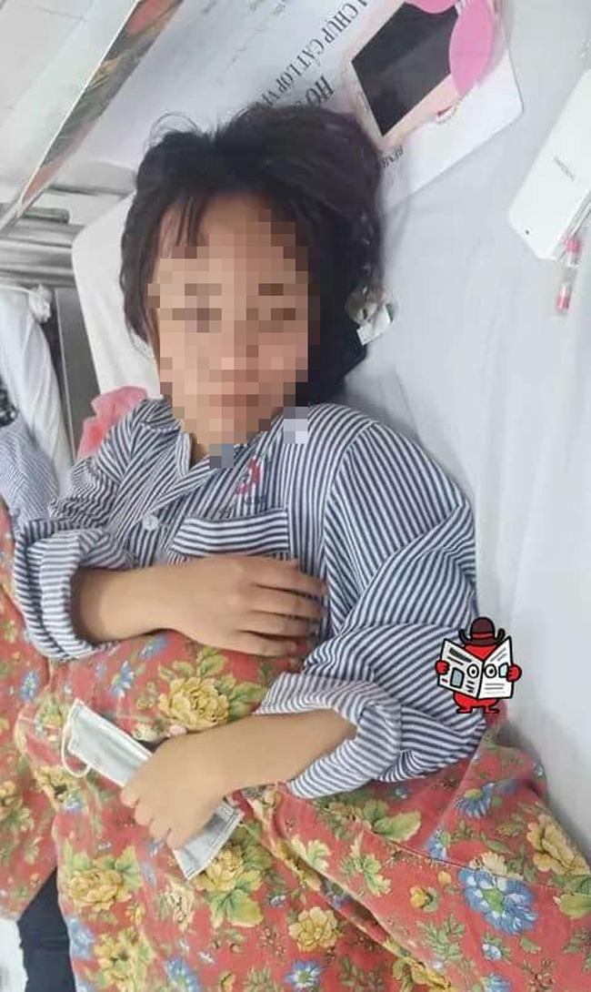 Quảng Ninh: Nữ sinh cấp 3 bị hơn chục người lao vào đánh hội đồng tới tấp, phải nhập viện cấp cứu vì nghi tụ máu não - Ảnh 2.