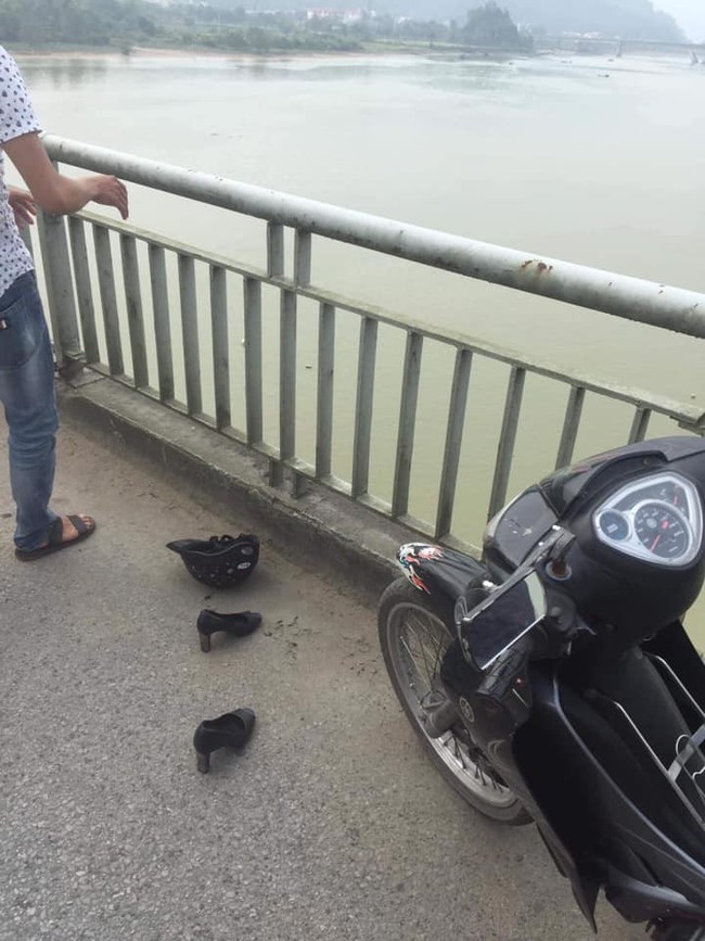 Nghệ An: Bỏ lại xe máy, nữ kế toán trường mầm non nhảy cầu Bến Thủy tự tử - Ảnh 2.