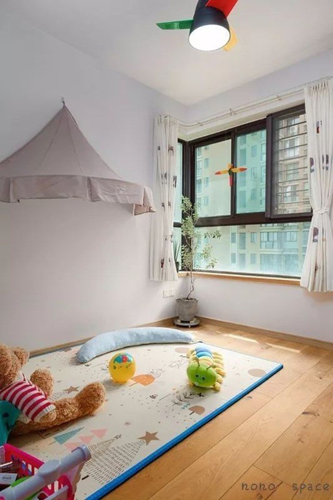 Căn hộ 72m2 cũ kỹ, thiếu sáng trở nên đẹp bất ngờ sau cải tạo nhờ mở rộng phòng khách một cách khéo léo - Ảnh 18. Căn hộ 72m2 cũ kỹ, thiếu sáng trở nên đẹp bất ngờ sau cải tạo nhờ mở rộng phòng khách một cách khéo léo - Ảnh 18.