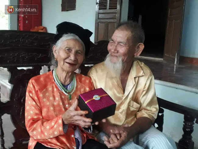 Ngưỡng mộ tình yêu ông bà anh qua 70 mùa hoa nở ở Nghệ An: Ngày kỷ niệm hay lễ lộc gì cũng phải có quà cho vợ! - Ảnh 1.