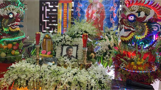 Rất đông các nghệ sĩ đã có mặt tại chùa Ấn Quang, nói lời tiễn biệt sau cùng tới cố diễn viên Anh Vũ  - Ảnh 2.
