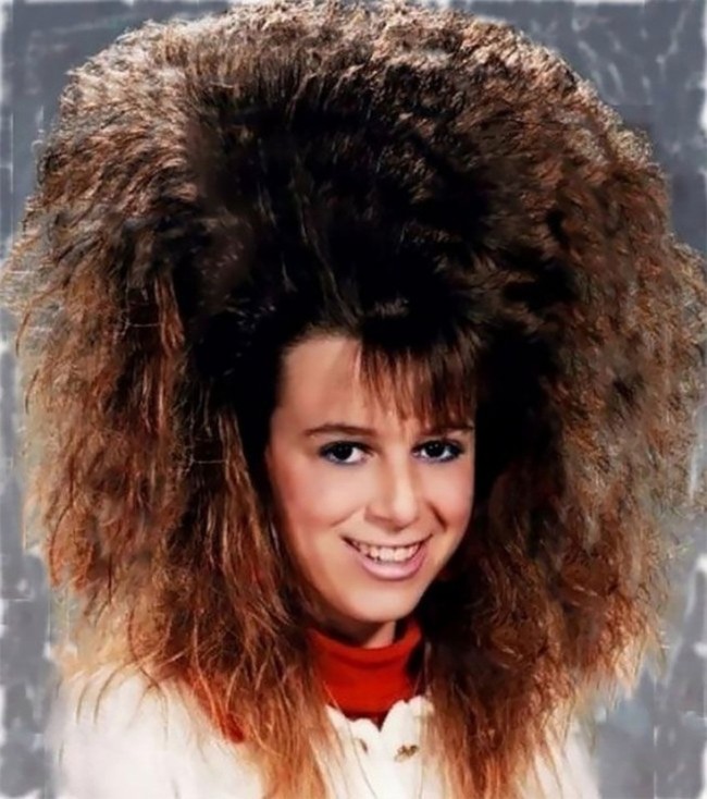 Những mái tóc có cho tiền bạn cũng không dám làm nhưng lại là xu hướng làm đẹp của chị em trong thập niên 80 - Ảnh 1.