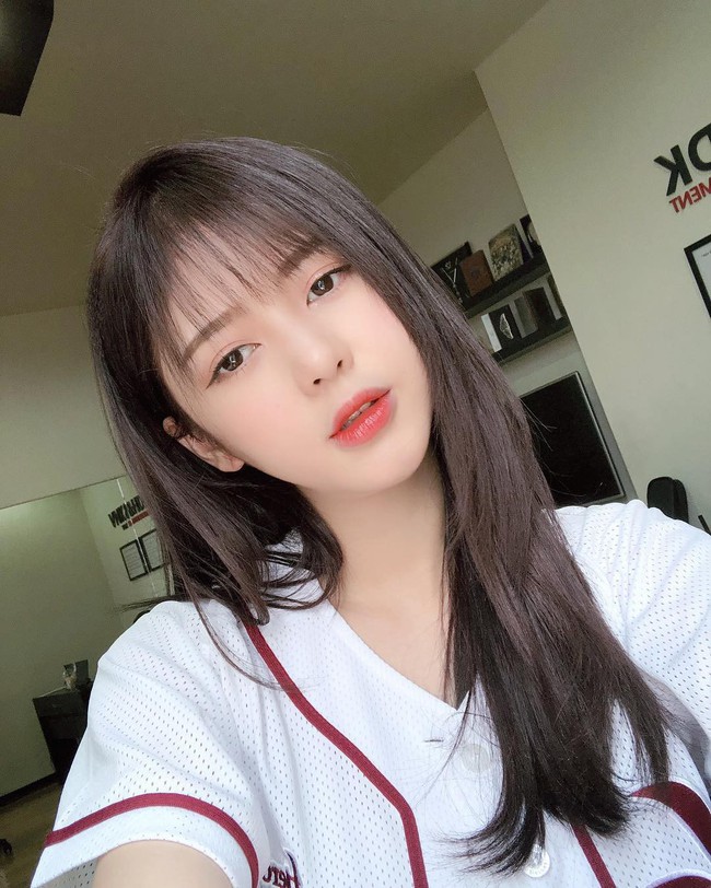 So kè nhan sắc “Bạn gái tin đồn” của Sơn Tùng M-TP và Trịnh Thăng Bình: Ai xinh đẹp, nóng bỏng hơn? - Ảnh 19. So kè nhan sắc “Bạn gái tin đồn” của Sơn Tùng M-TP và Trịnh Thăng Bình: Ai xinh đẹp, nóng bỏng hơn? - Ảnh 19.