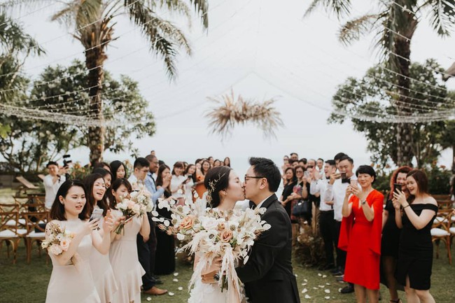 Nhà văn Nguyễn Ngọc Thạch nói về những điều kỳ cục khi đi đám cưới, đảm bảo trúng tim đen chúng ta ít nhất 1 lần - Ảnh 2.