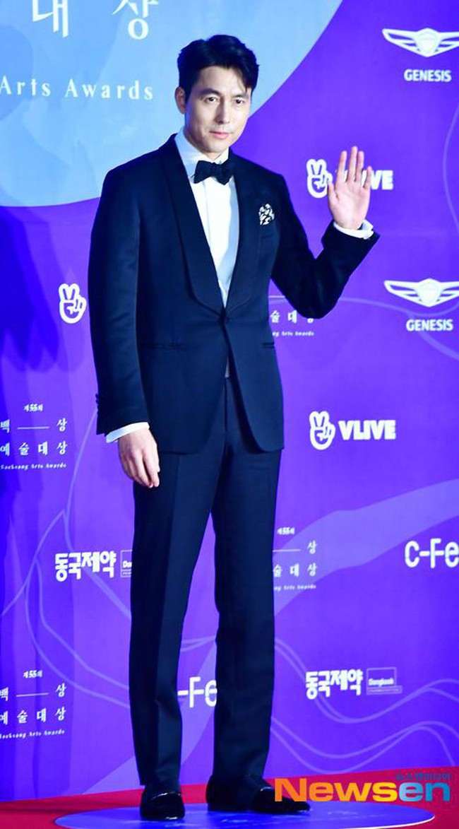 Baeksang 2019 gây tranh cãi gay gắt, Jung Woo Sung đạt giải nhưng vẫn bị chê không xứng đáng - Ảnh 3.