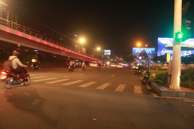 Người dân trở về TP.HCM sau nghỉ lễ: Cửa ngõ phía Tây kẹt cứng, ga tàu, sân bay lại đìu hiu, vắng vẻ - Ảnh 13. Người dân trở về TP.HCM sau nghỉ lễ: Cửa ngõ phía Tây kẹt cứng, ga tàu, sân bay lại đìu hiu, vắng vẻ - Ảnh 13.