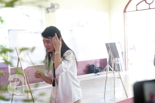 Nhìn nghệ sĩ Lê Bình vẫn đội chiếc mũ quen thuộc lúc nhập quan, nhiều người xúc động rơi nước mắt - Ảnh 3.