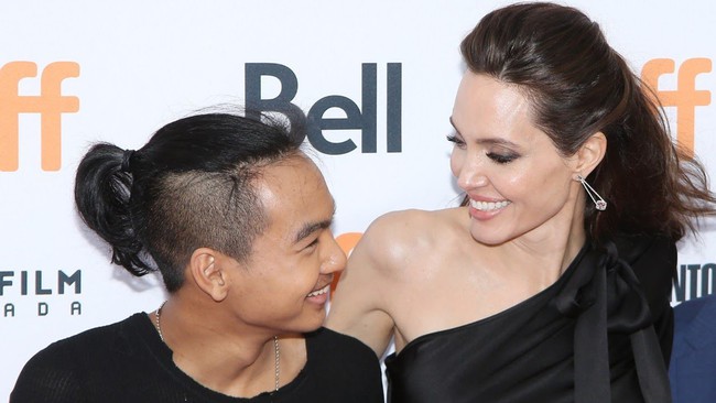 Hậu ly hôn, Angelina Jolie để lại tài sản trị giá 116 triệu đô cho người con trai nhận nuôi từ Campuchia? - Ảnh 3. Hậu ly hôn, Angelina Jolie để lại tài sản trị giá 116 triệu đô cho người con trai nhận nuôi từ Campuchia? - Ảnh 3.
