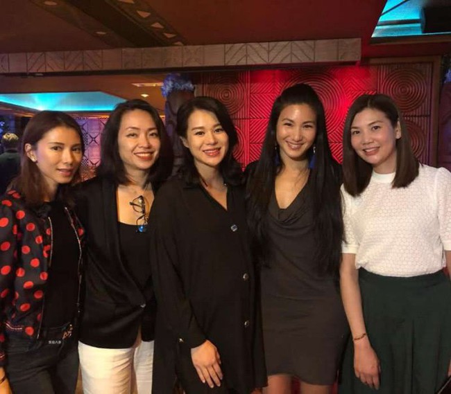 Hồ Hạnh Nhi vác bụng bầu tụ tập chị em Hoa hậu, ai mà ngờ nhan sắc nhạt nhòa khi xưa giờ lại nổi bật nhất - Ảnh 1. Hồ Hạnh Nhi vác bụng bầu tụ tập chị em Hoa hậu, ai mà ngờ nhan sắc nhạt nhòa khi xưa giờ lại nổi bật nhất - Ảnh 1.