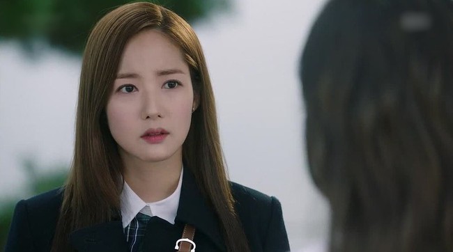 Gặp người yêu cũ bị gãy gót giày, chồng trẻ hành động khiến vợ nóng máu nhưng câu nói sau đó mới thực quá đáng - Ảnh 2. Gặp người yêu cũ bị gãy gót giày, chồng trẻ hành động khiến vợ nóng máu nhưng câu nói sau đó mới thực quá đáng - Ảnh 2.